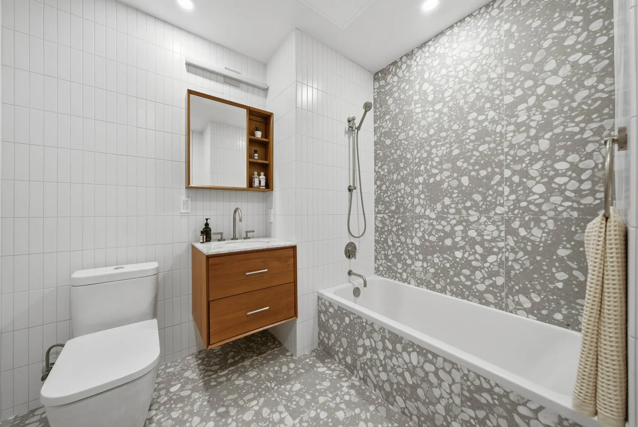 13 584 Leonard — property photography by TIDAL MEDIA